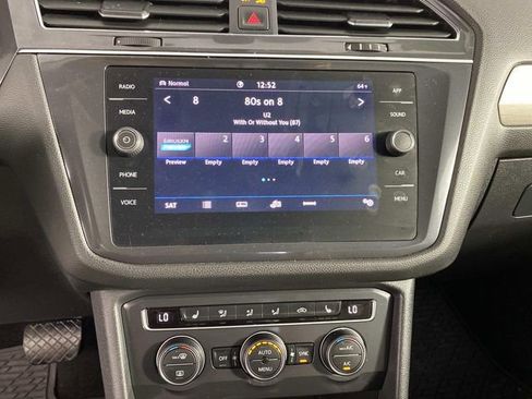 Used 2020 Volkswagen Tiguan SE AWD/4WD image 19