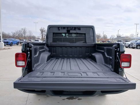 New 2026 Jeep Gladiator Sport AWD/4WD image 18