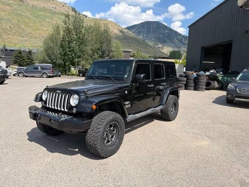 Used 2016 Jeep Wrangler Unlimited Sahara w/ Connectivity Group AWD/4WD image 2