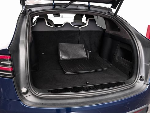 Used 2022 Tesla Model X image 60