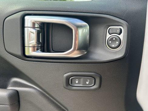 New 2025 Jeep Gladiator Willys image 12