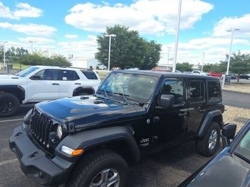 Used 2018 Jeep Wrangler Unlimited Sport S AWD/4WD image 4