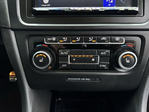 Used 2013 Volkswagen Golf R 4-Door image 33