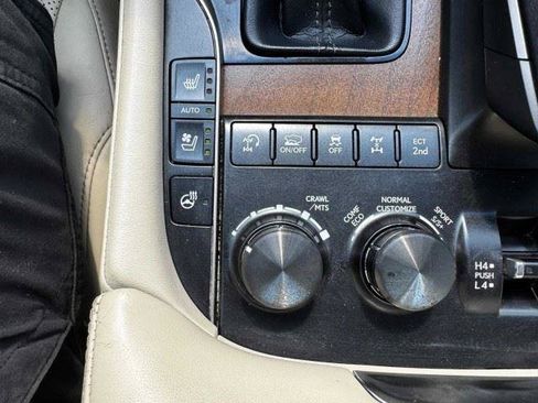 Used 2019 Lexus LX 570 4WD w/ Luxury Package image 36