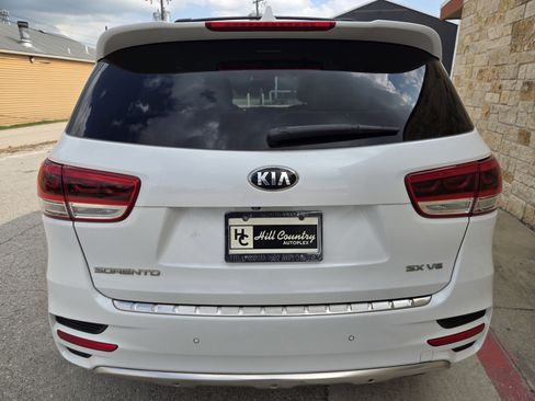 Used 2016 Kia Sorento SX FWD image 17
