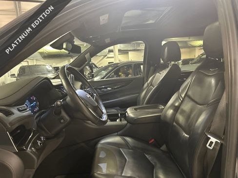 Used 2020 Cadillac Escalade Platinum image 12