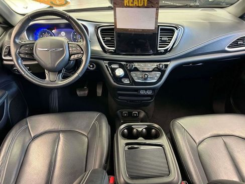 Certified 2021 Chrysler Pacifica Touring-L w/ S Appearance Package FWD image 12