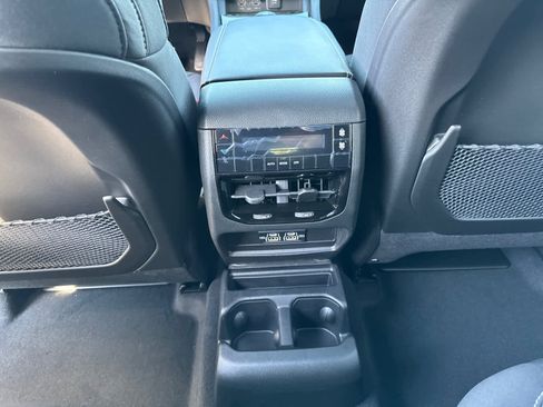 New 2025 Jeep Grand Cherokee L Laredo image 33