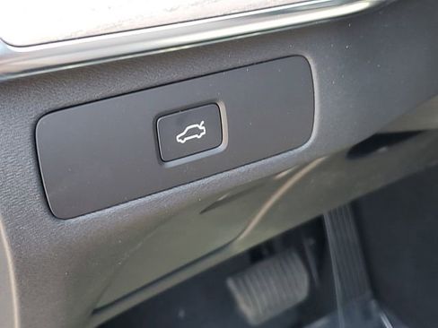 New 2026 Volvo XC90 B5 Plus w/ Protection Package Premier AWD/4WD image 9