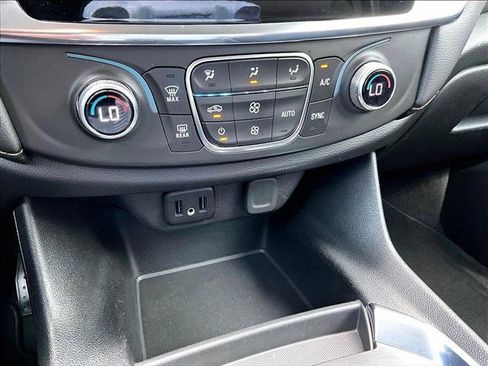 Certified 2021 Chevrolet Traverse LT image 26