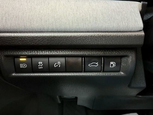 Used 2026 Toyota Camry LE AWD/4WD image 40