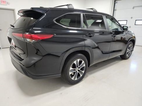 Used 2023 Toyota Highlander XLE FWD image 9