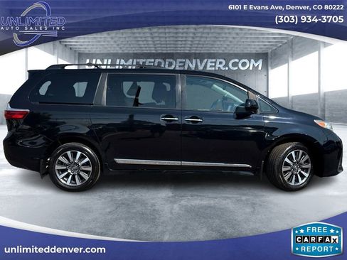 Used 2019 Toyota Sienna XLE image 2