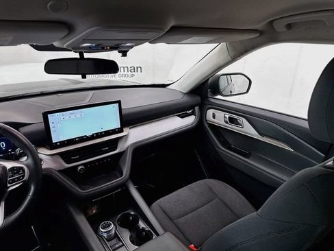 Used 2025 Ford Explorer Active AWD/4WD image 23
