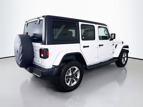 Used 2022 Jeep Wrangler Unlimited Sahara AWD/4WD image 7