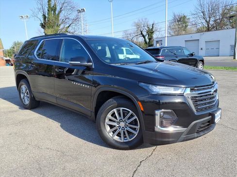 Used 2023 Chevrolet Traverse LT image 1