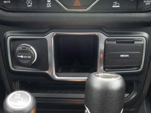 Used 2024 Jeep Gladiator Sport image 30