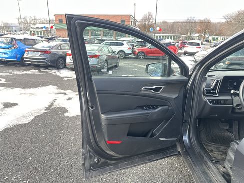 Used 2024 Kia Sportage X-Line w/ X-Line Premium Package image 11
