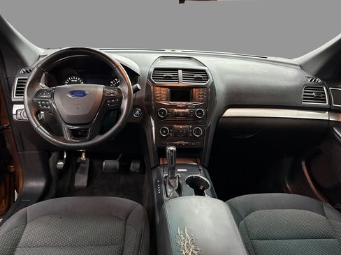 Used 2017 Ford Explorer XLT image 19
