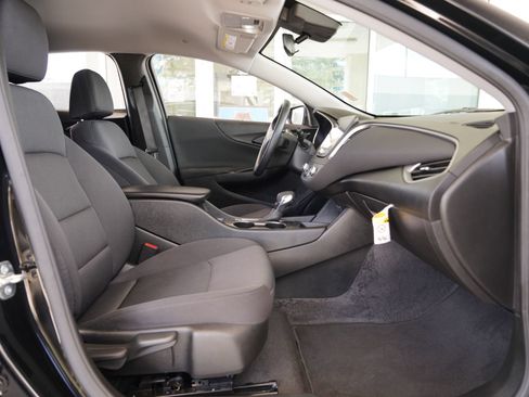 Used 2025 Chevrolet Malibu RS FWD image 24