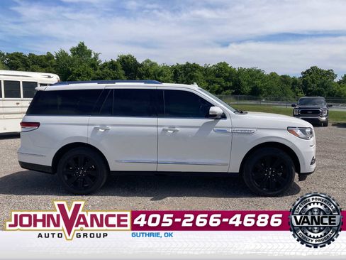 Used 2024 Lincoln Navigator Reserve AWD/4WD image 8