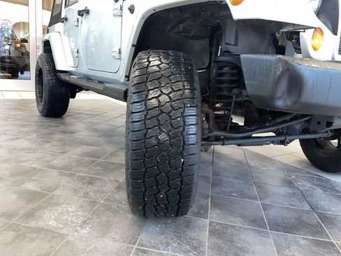 Used 2012 Jeep Wrangler Unlimited Sahara image 14