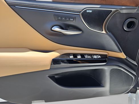 Used 2022 Lexus ES 350 Ultra Luxury w/ Accessory Package FWD image 13