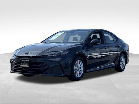 Used 2025 Toyota Camry LE FWD image 5