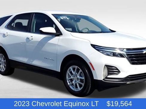 Used 2023 Chevrolet Equinox LT image 2