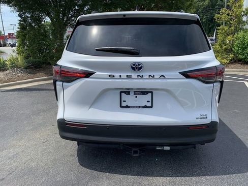 Certified 2022 Toyota Sienna XLE FWD image 7