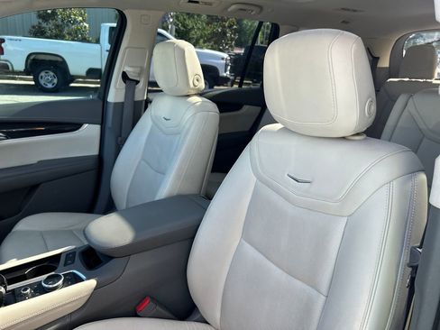 Used 2020 Cadillac XT6 Premium Luxury FWD image 9