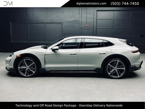 Used 2024 Porsche Taycan 4 Cross Turismo w/ Technology Package (P6F) image 4