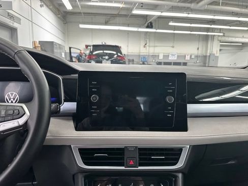 New 2025 Volkswagen Taos SE w/ Panoramic Sunroof Package AWD/4WD image 5