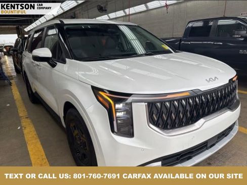 Used 2025 Kia Carnival image 2