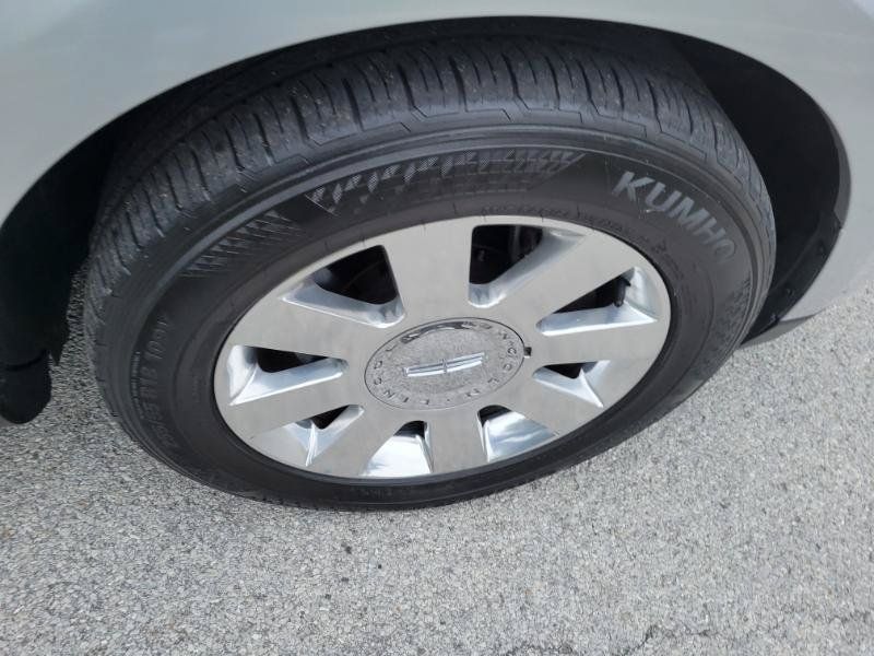 Used 2013 Lincoln MKT AWD image 27