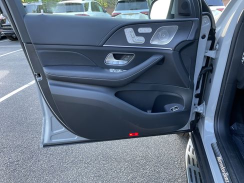 New 2026 Mercedes-Benz GLS 580 4MATIC image 17
