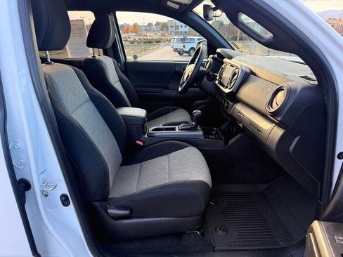 Used 2023 Toyota Tacoma TRD Sport image 28