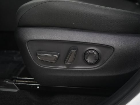 Used 2025 Toyota RAV4 XLE AWD/4WD image 26