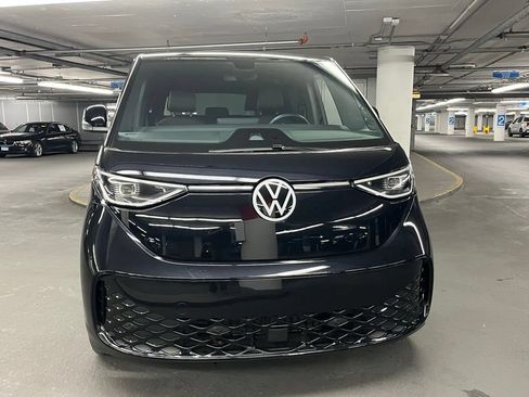 Certified 2025 Volkswagen ID. Buzz Pro S RWD image 33