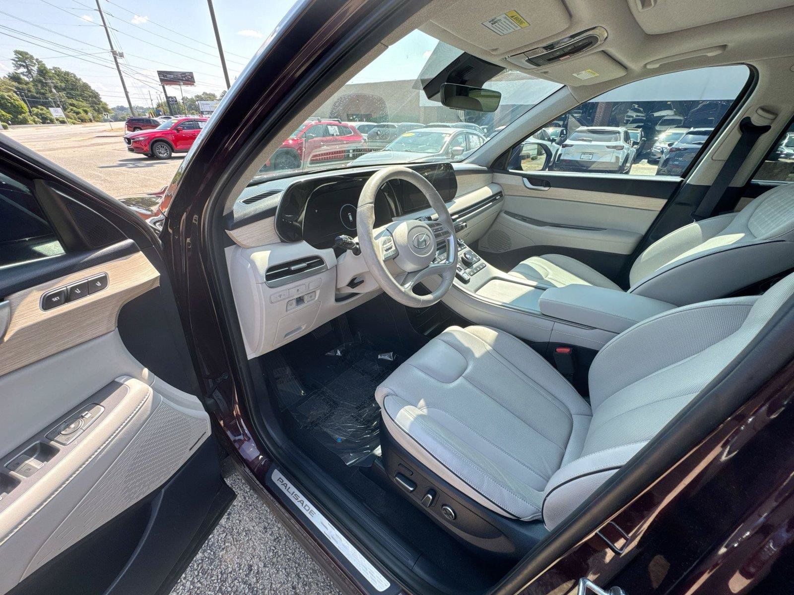 Used 2024 Hyundai Palisade Limited FWD image 3
