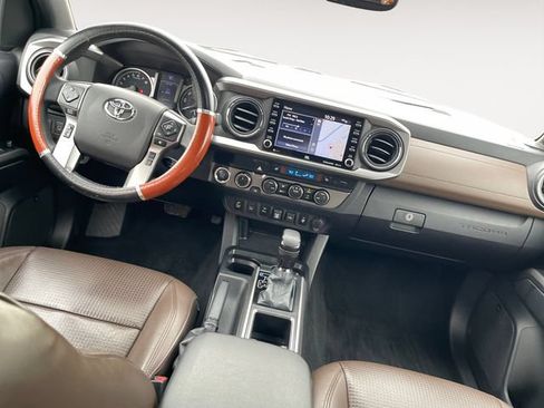 Used 2021 Toyota Tacoma Limited AWD/4WD image 10