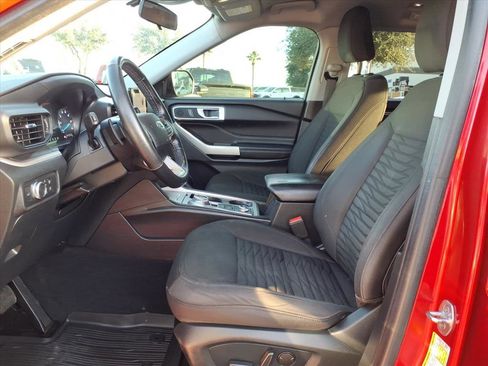 Certified 2021 Ford Explorer XLT w/ Class III Trailer Tow Package image 12