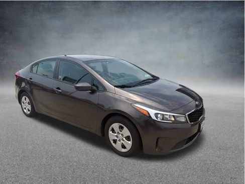 Used 2017 Kia Forte LX FWD image 3