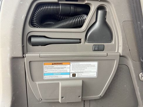 Used 2016 Honda Odyssey SE image 8