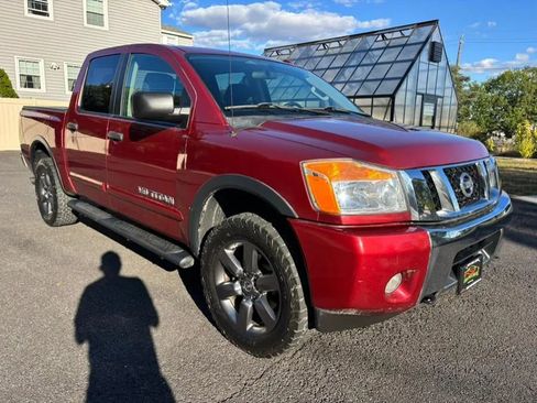 Used 2015 Nissan Titan SV w/ SV Value Truck Package AWD/4WD image 14