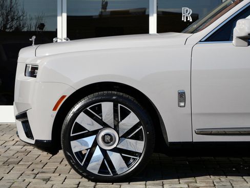 Certified 2025 Rolls-Royce Cullinan AWD/4WD image 12