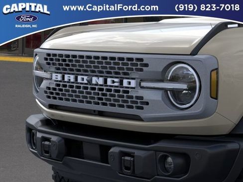 New 2025 Ford Bronco Badlands image 19