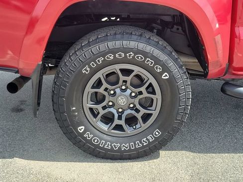 Used 2018 Toyota Tacoma SR5 RWD image 7