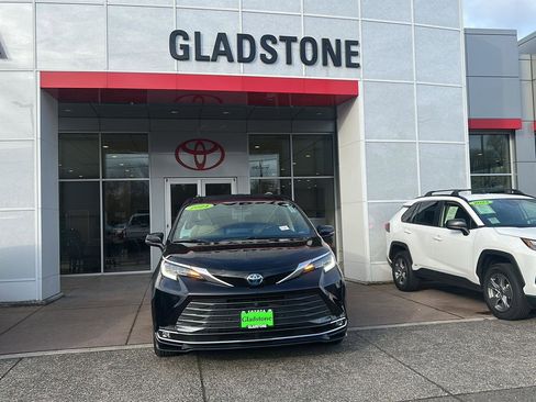 Used 2024 Toyota Sienna Limited AWD/4WD image 3
