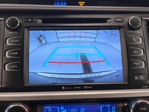 Used 2019 Toyota Highlander XLE AWD/4WD image 45
